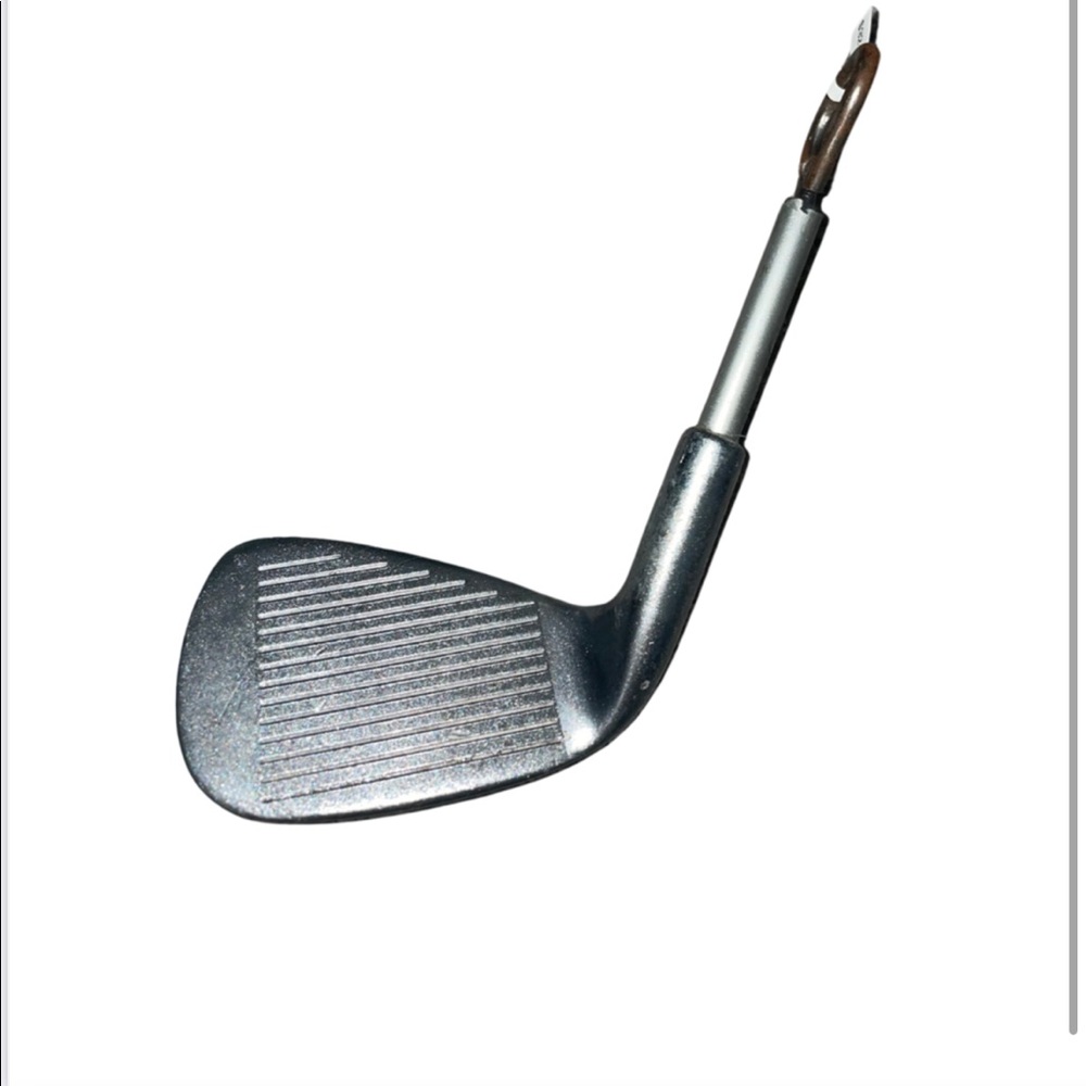 Golf club can opener